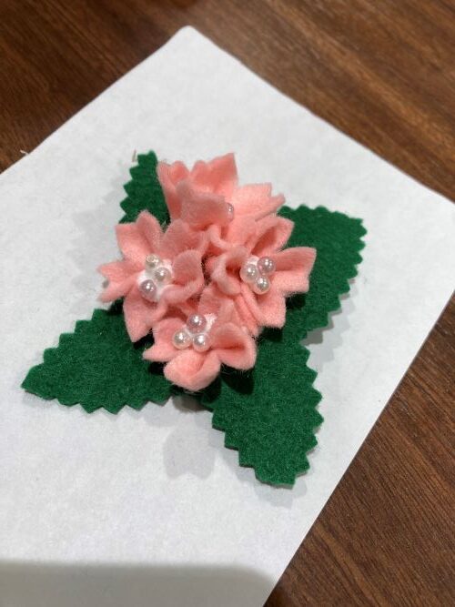 フェルトで桜のブローチ作り ～癒しのデイサービス浦和
