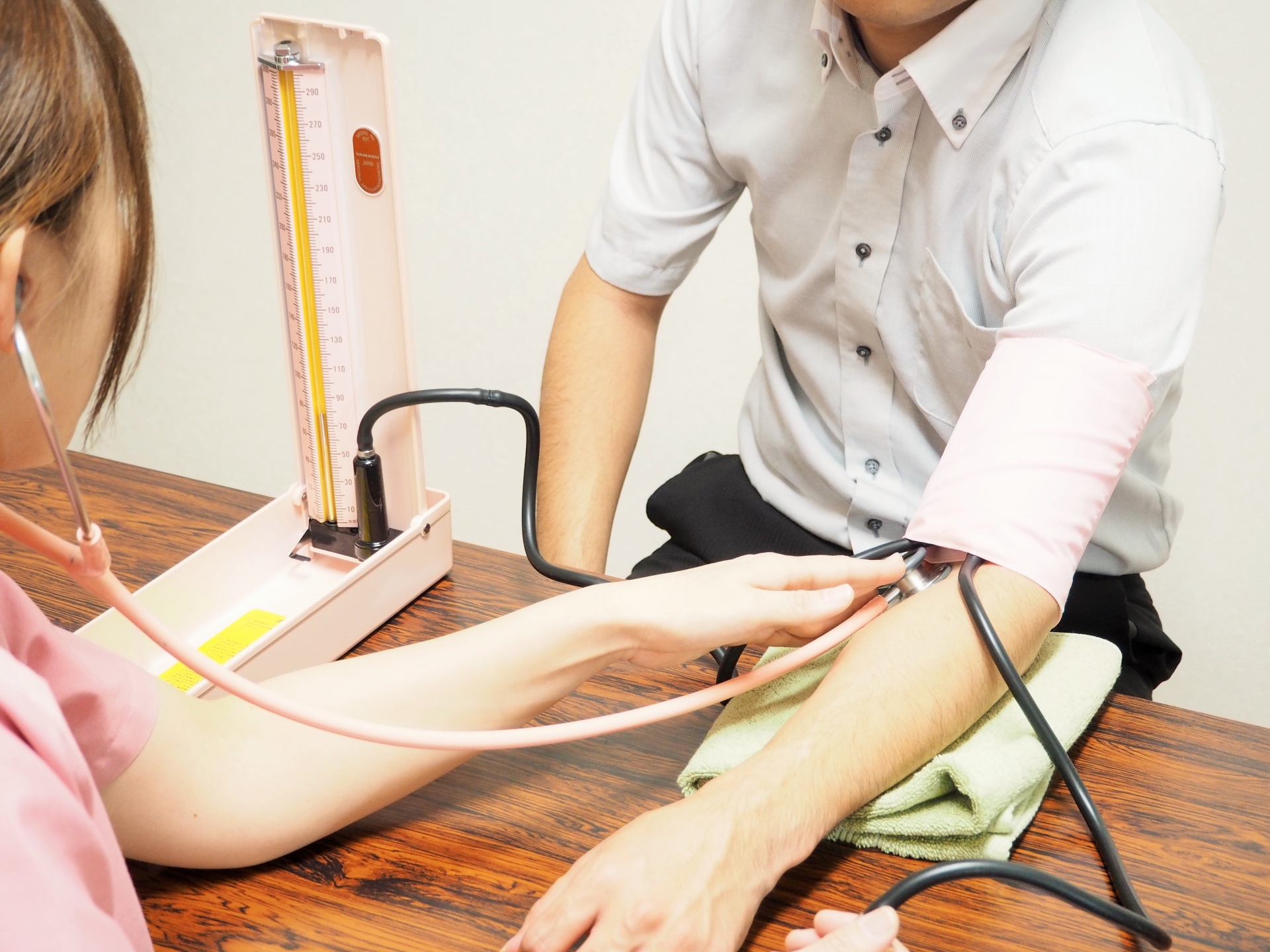 30代の血圧平均値はいくつ？高血圧と低血圧のリスクや改善方法を解説