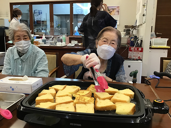 フレンチトースト作り ～癒しのデイサービス福岡白水