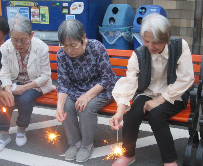 グループホームの皆様で！合同花火大会 ～癒しのさいたま浦和館グループホーム