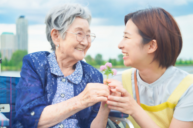 小規模多機能型居宅介護サービスとは？問題点や向いている人の特徴も紹介