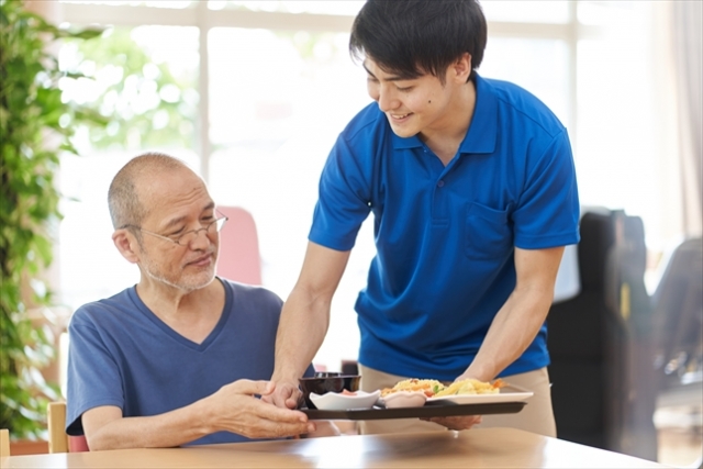 介護職員初任者研修の費用相場は？補助金の種類や安く受ける方法も紹介