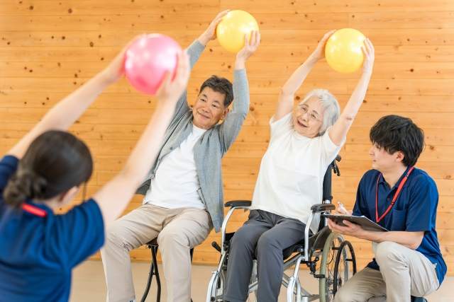 介護施設での運動会に！高齢者向けの種目と実施上の注意点を解説